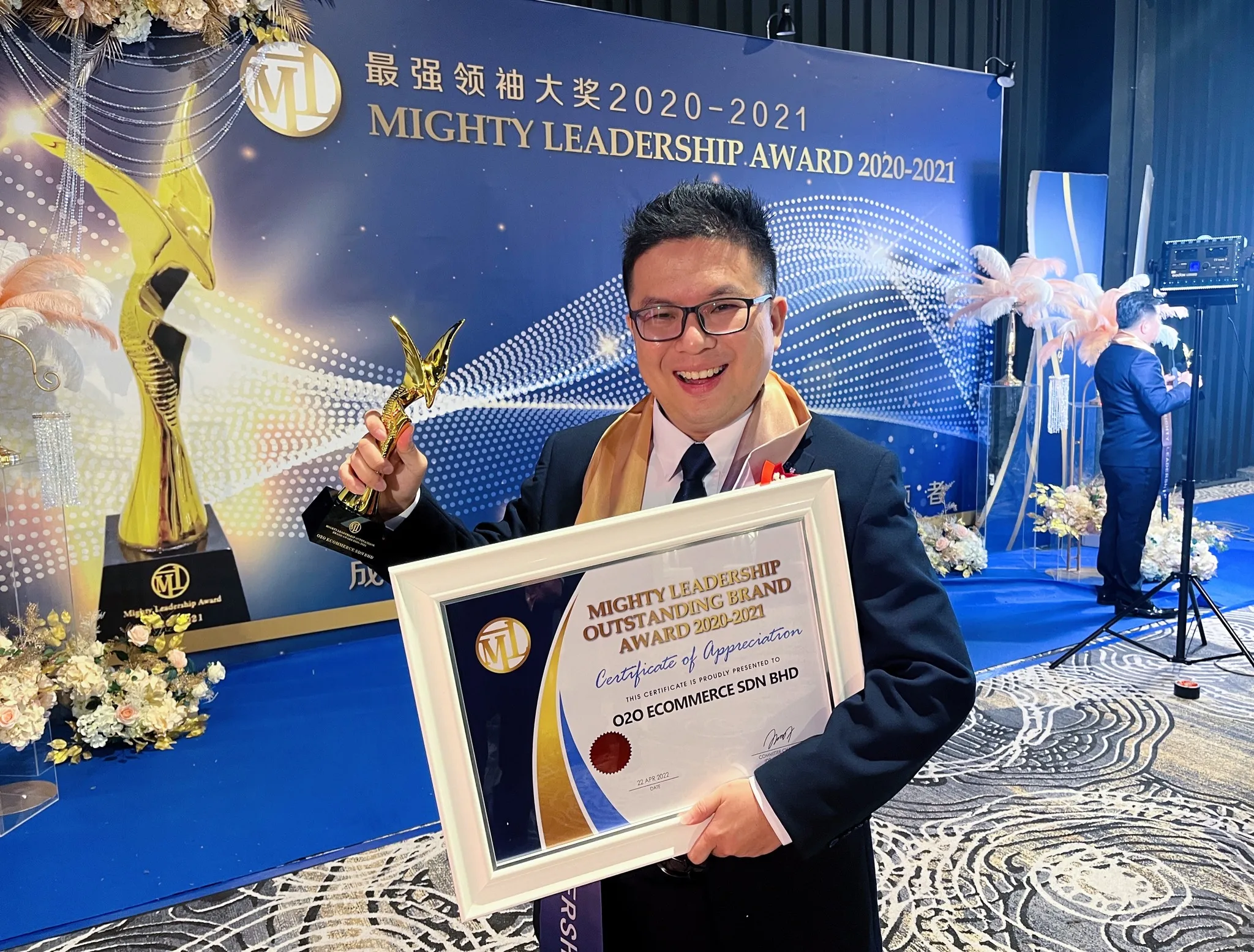 O2O Ecommerce Sdn Bhd receives the Mighty Leadership Outstanding Brand Award 2020-2021